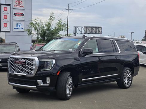 Used 2024 GMC Yukon XL Denali w/ Advanced Technology Package AWD/4WD image 3
