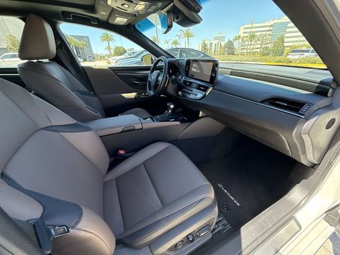 Used 2025 Lexus ES 350 w/ Premium Package FWD image 15