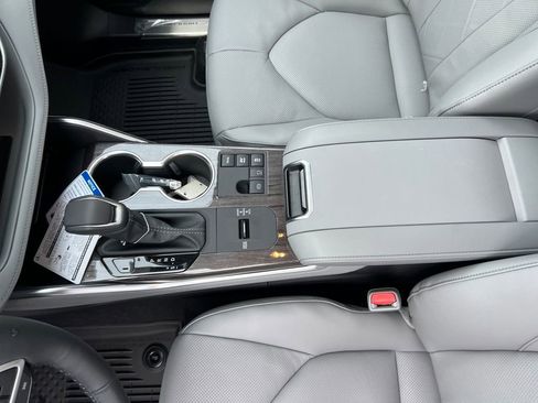 New 2026 Toyota Highlander Platinum image 27