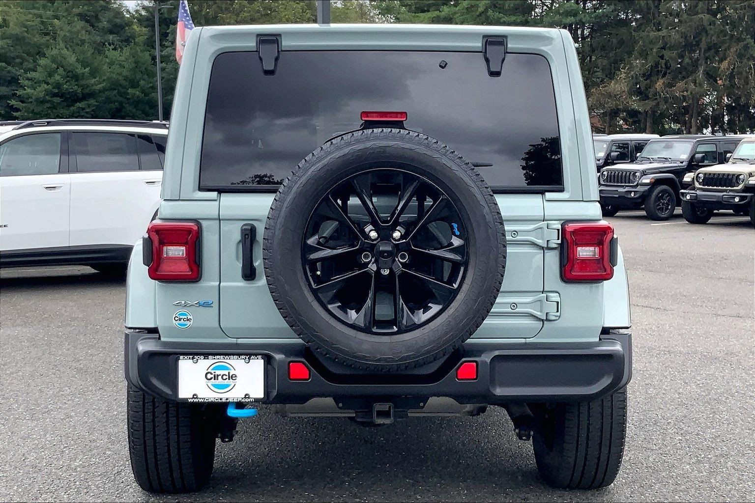 Used 2023 Jeep Wrangler Unlimited Sahara w/ Cold Weather Group AWD/4WD image 4