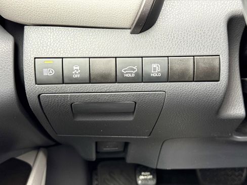 Used 2021 Toyota Camry SE image 19