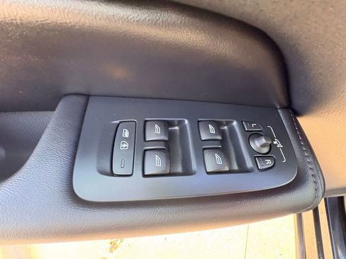 Used 2024 Volvo XC60 B5 Plus image 27