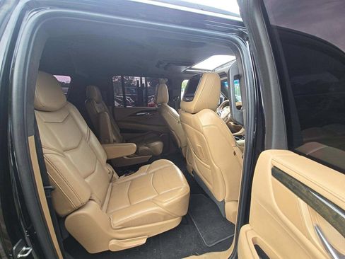 Used 2018 Cadillac Escalade ESV Platinum AWD/4WD image 10