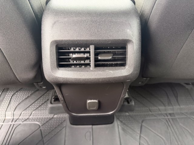 Used 2018 Chevrolet Equinox LT FWD image 15