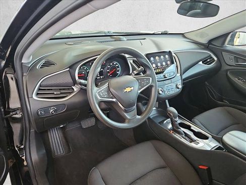 Used 2025 Chevrolet Malibu LT FWD image 9