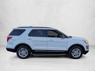 Used 2017 Ford Explorer XLT FWD video 4