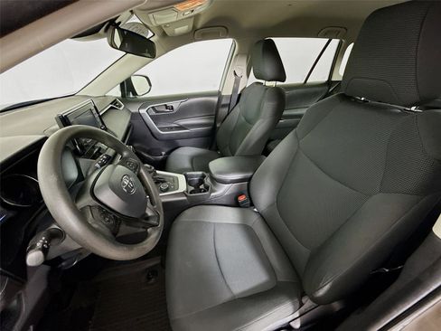Used 2021 Toyota RAV4 LE image 5