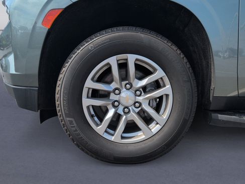 Used 2024 Chevrolet Suburban LT RWD image 30