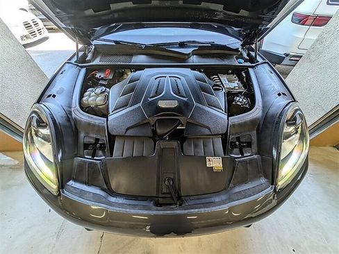 Used 2023 Porsche Cayenne w/ Premium Package AWD/4WD image 17