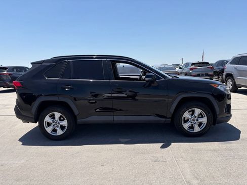 Used 2019 Toyota RAV4 XLE w/ Carpet Mat Package FWD image 3