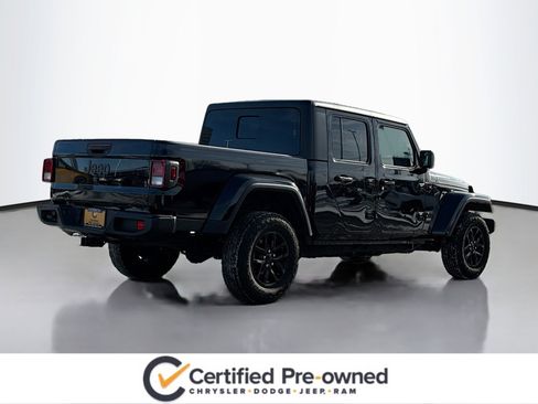 Used 2022 Jeep Gladiator Sport image 2