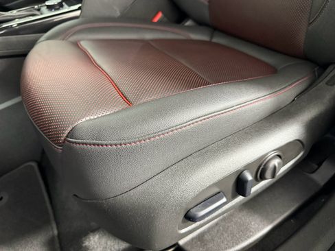 Used 2025 Chevrolet Blazer RS image 18