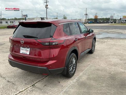 Used 2025 Nissan Rogue S image 6