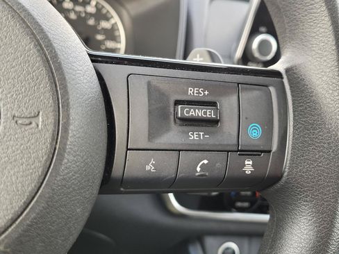 Used 2023 Nissan Rogue SV AWD/4WD image 8