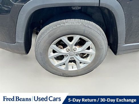 Used 2023 Jeep Grand Cherokee Limited AWD/4WD image 19