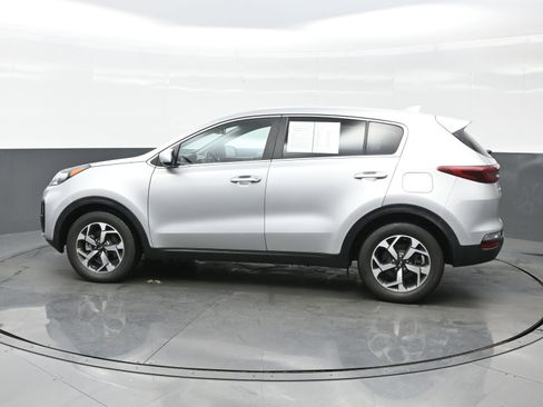 Used 2022 Kia Sportage LX image 3