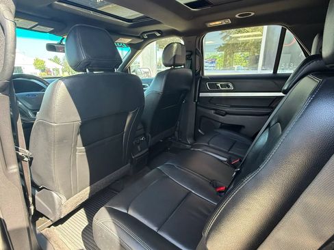 Used 2016 Ford Explorer XLT w/ Equipment Group 202A AWD/4WD image 11