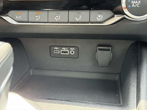 Used 2025 Nissan Altima 2.5 SV FWD image 12
