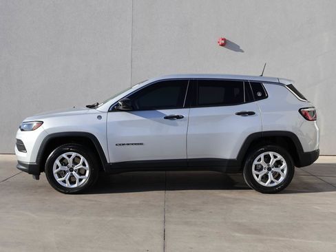 Used 2025 Jeep Compass Sport AWD/4WD image 2