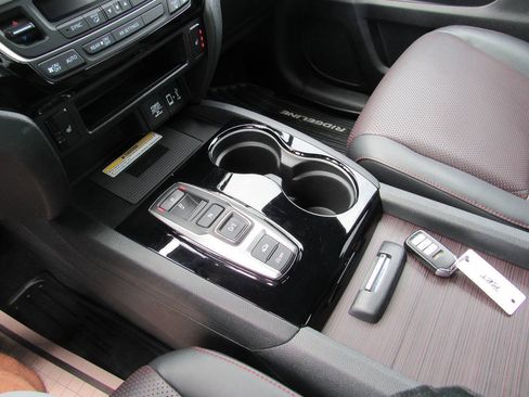 Used 2021 Honda Ridgeline Black Edition image 20