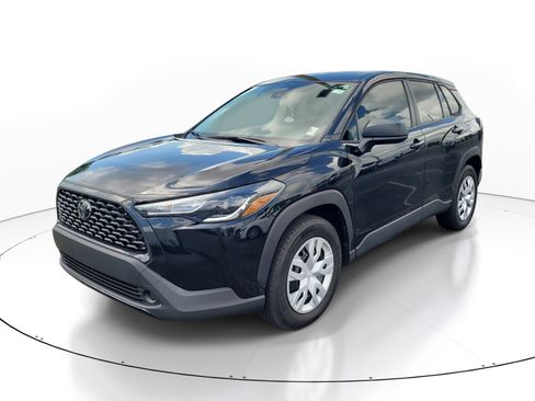 Used 2022 Toyota Corolla Cross L FWD image 3