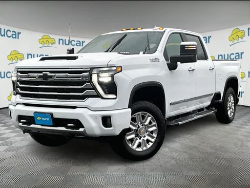 Used 2024 Chevrolet Silverado 2500 High Country w/ High Country Premium Package image 3