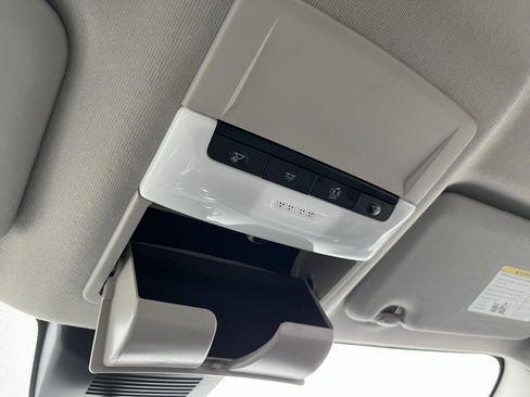 Used 2025 Nissan Sentra SV w/ Trunk Package image 33