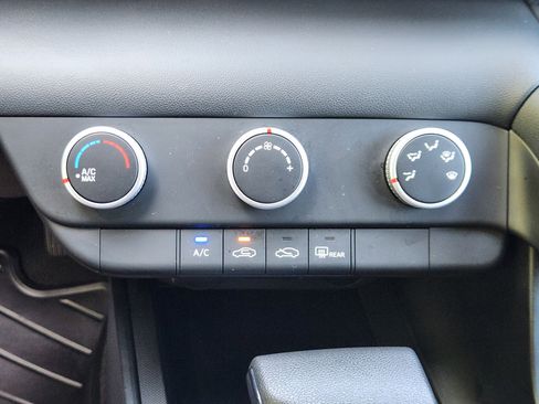 Certified 2025 Hyundai Elantra SE FWD image 20