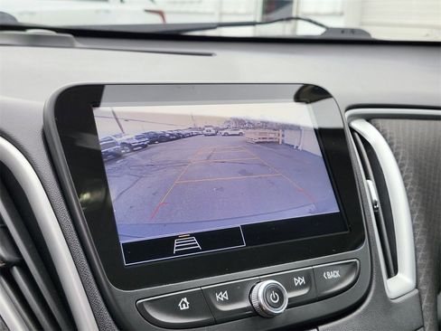 Used 2022 Chevrolet Malibu LT image 20