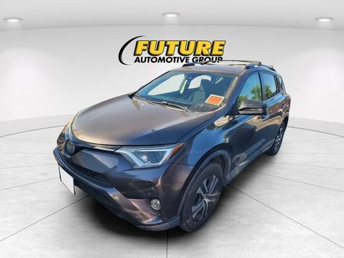 Used 2017 Toyota RAV4 LE AWD/4WD image 2