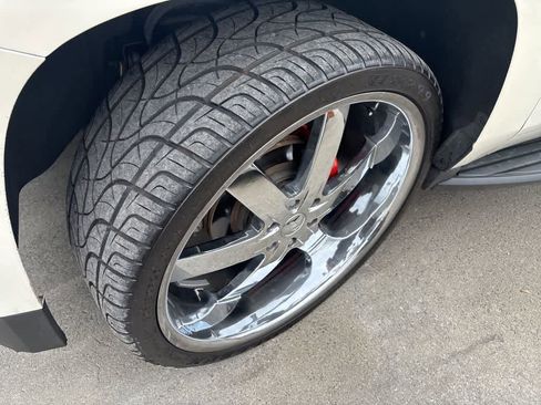 Used 2015 Chevrolet Tahoe LT RWD image 2