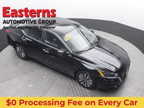 Used 2023 Nissan Altima 2.5 SV FWD image 3