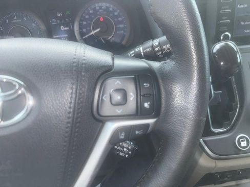 Used 2020 Toyota Sienna XLE w/ XLE Navigation Package image 24