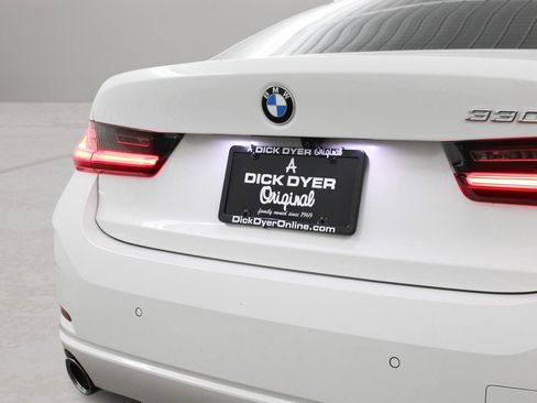 Used 2024 BMW 330i Sedan w/ Convenience Package RWD image 32