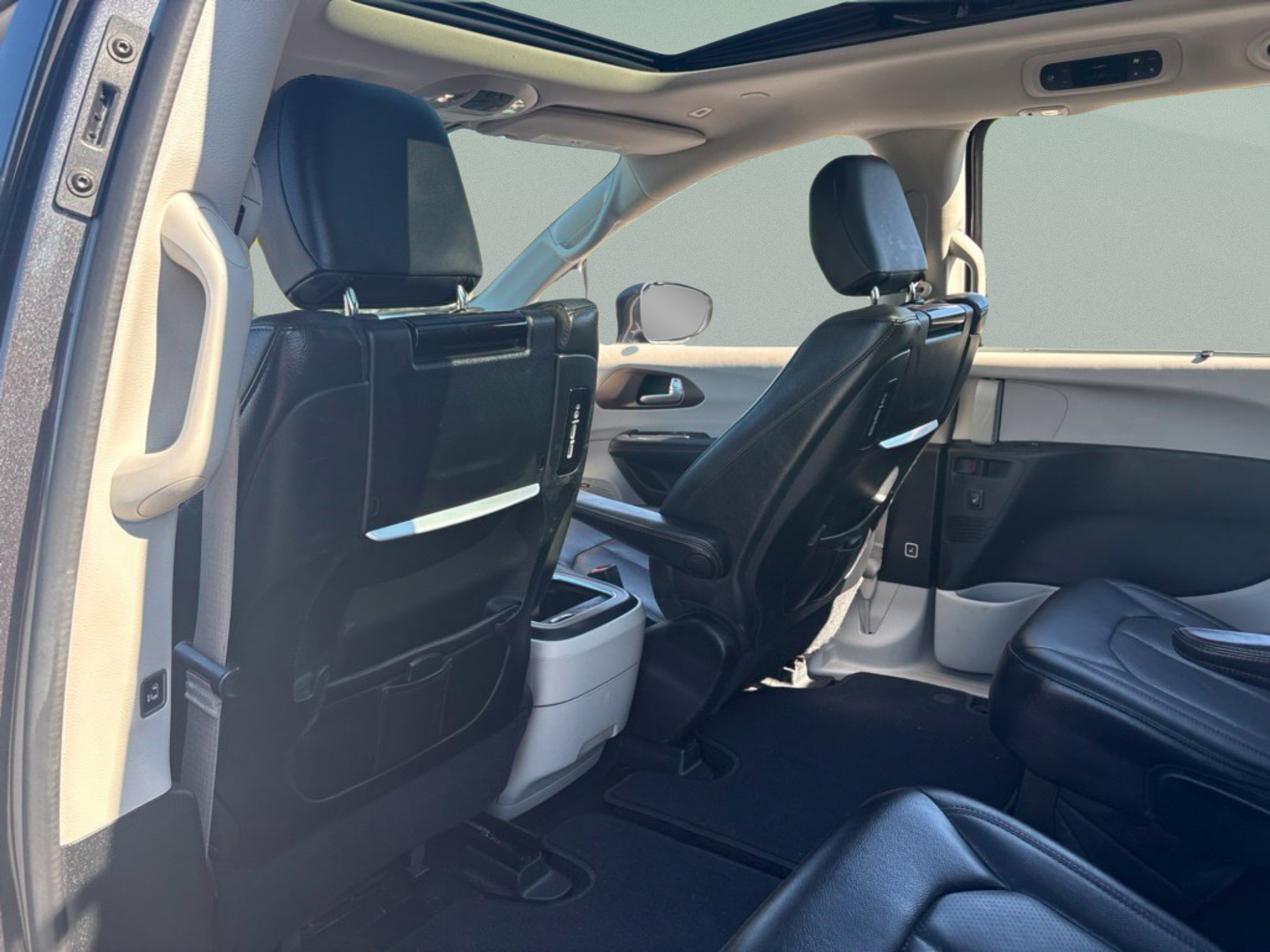 Used 2018 Chrysler Pacifica Touring-L Plus w/ Tire & Wheel Group FWD image 22