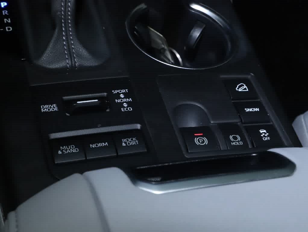 Used 2024 Toyota Highlander XLE AWD/4WD image 28