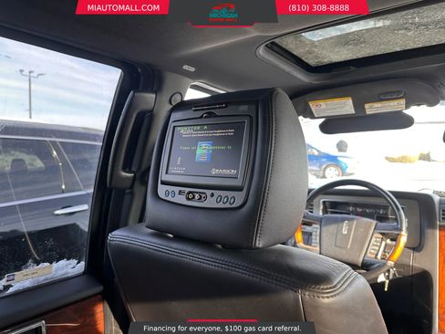 Used 2014 Lincoln Navigator Sport Utility 4D image 22
