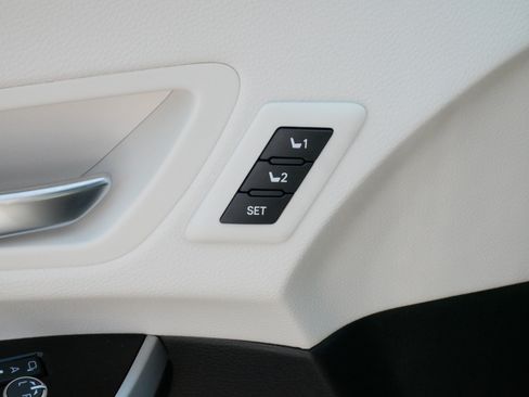 Used 2026 Toyota Sienna Limited FWD image 19
