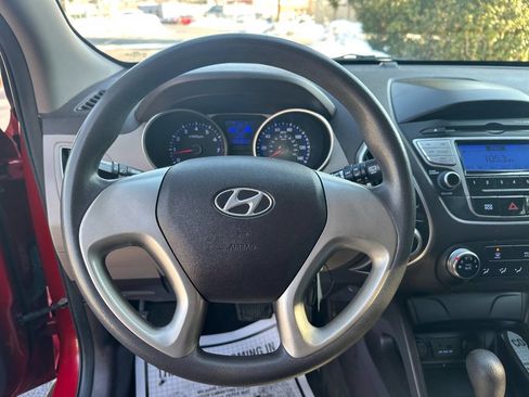 Used 2013 Hyundai Tucson GL image 16