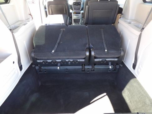 Used 2019 Dodge Grand Caravan SE FWD image 21