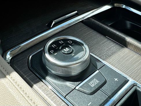 Used 2024 Ford Expedition Limited image 18