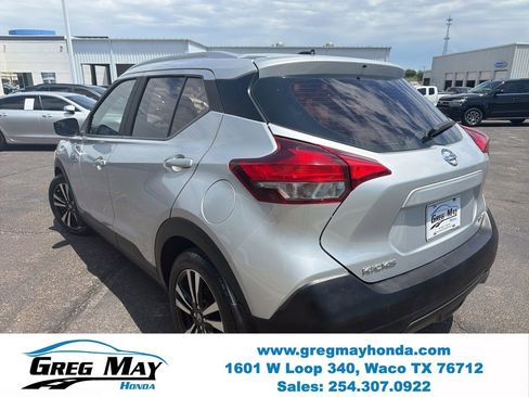 Used 2018 Nissan Kicks SV FWD image 5
