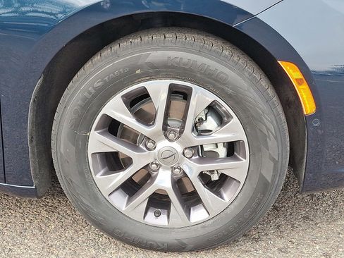 Used 2024 Chrysler Pacifica Pinnacle FWD image 8
