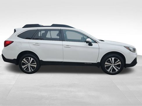 Used 2018 Subaru Outback 2.5i Limited image 2