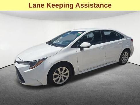 Used 2025 Toyota Corolla LE FWD image 4