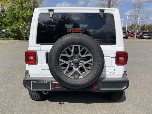 New 2026 Jeep Wrangler Unlimited Sahara AWD/4WD image 6