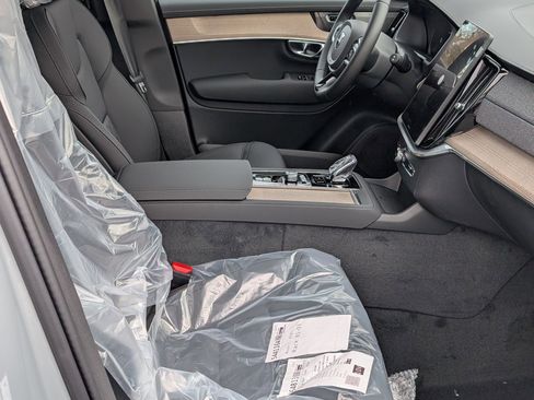 New 2026 Volvo XC90 B6 Plus w/ Protection Package Premier image 21