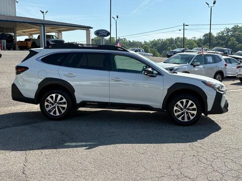 Used 2024 Subaru Outback Premium AWD/4WD image 3