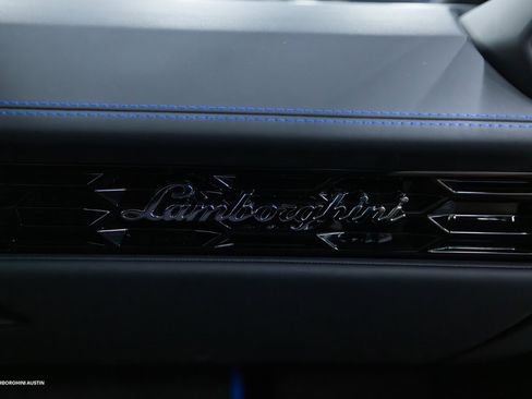 Used 2023 Lamborghini Huracan Tecnica image 41