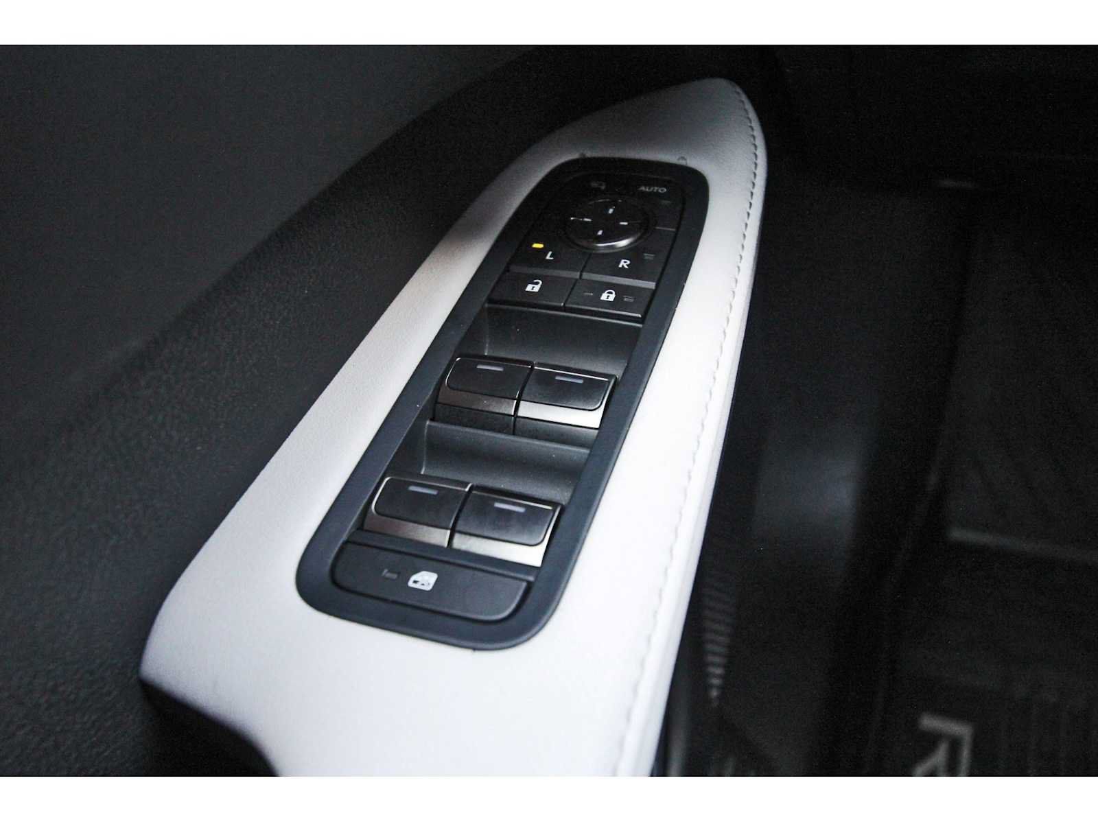 Used 2023 Lexus RX 350 w/ Cold Area Package AWD/4WD image 20